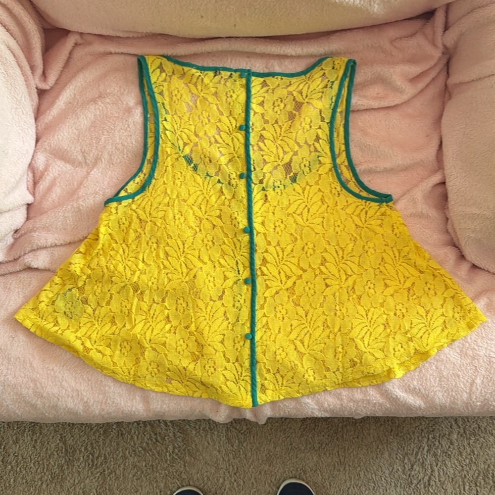 Lucca Couture Yellow Lace Top with Blue Edging - Picture 4 of 5